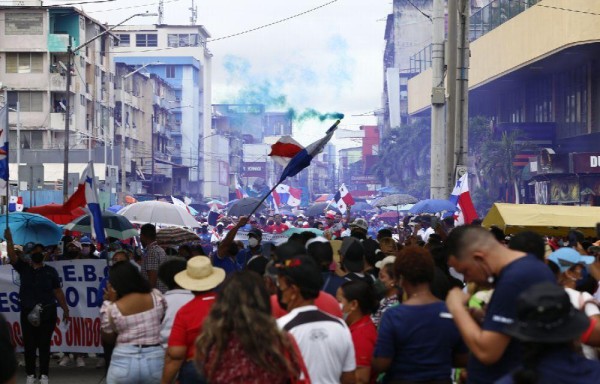 Marchas Multitudinarias Y Fuertes Protestas