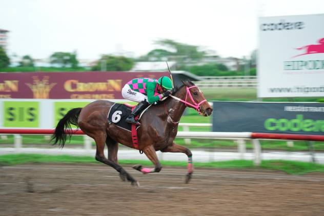 La ganadora durante la carrera.