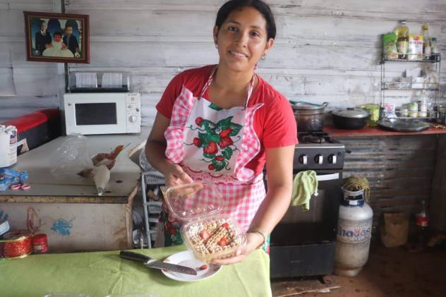 Orieli Figueroa, la madre pastelera, que con dedicación logró que sus hijos sean los mejores estudiantes