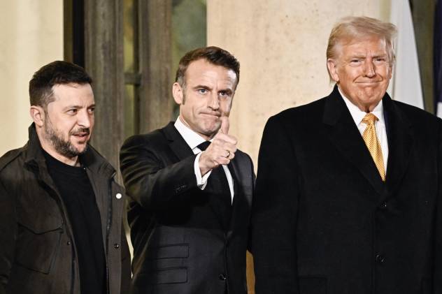 Macron se reúne con Trump y Zelenski en París