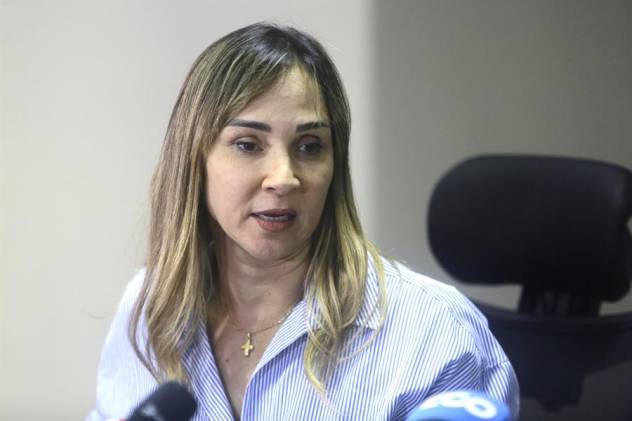 La viceministra de Economía, Eida Saiz, habla durante un conversatorio este miércoles en Ciudad de Panamá