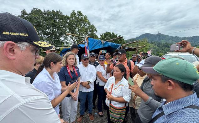 En cada una de estas visitas, las autoridades ofrecieron explicaciones sobre la Ley 462.