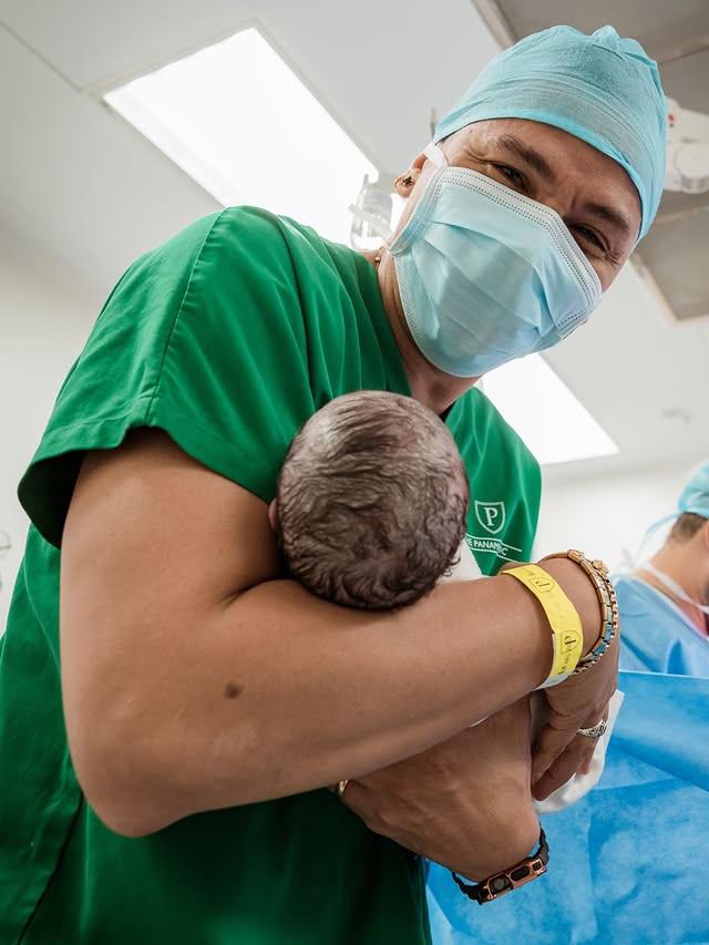 Luna, la hija del cantante Flex nació el 16 de agosto de 2025.