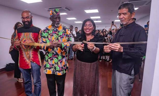 En medio de las actividades, los artistas colonenses Anselmo Cooper y Dagoberto Chung fueron homenajeados por su trayectoria y legado en el teatro.