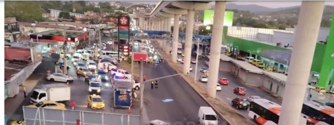 ¡Desenlace fatal! Quiso chifear el puente peatonal y no logró pasar los cuatro paños