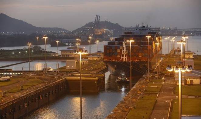 Se busca busca reforzar el apoyo internacional a su control del canal de Panamá.