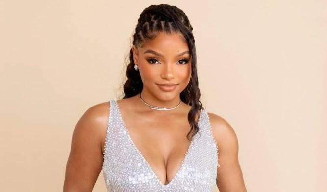 La actriz de 25 años presentó fotografías de las lesiones como evidencia ante el tribunal que lleva su caso.