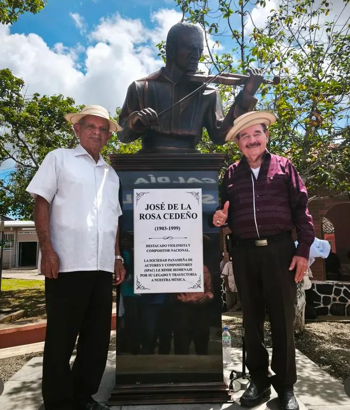 Dorindo Cárdenas y Fito Espino estuvieron presente en el homenaje a José De La Rosa Cedeño.