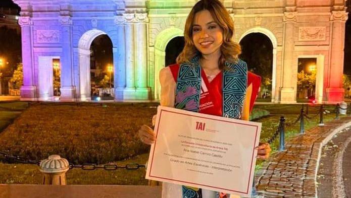 Reina preparada: Ana Isabel Carrizo recibe su título en Madrid