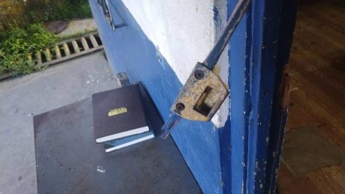 Puertas y cerraduras fueron forzadas durante la irrupción en la oficina de la AMP en Almirante.