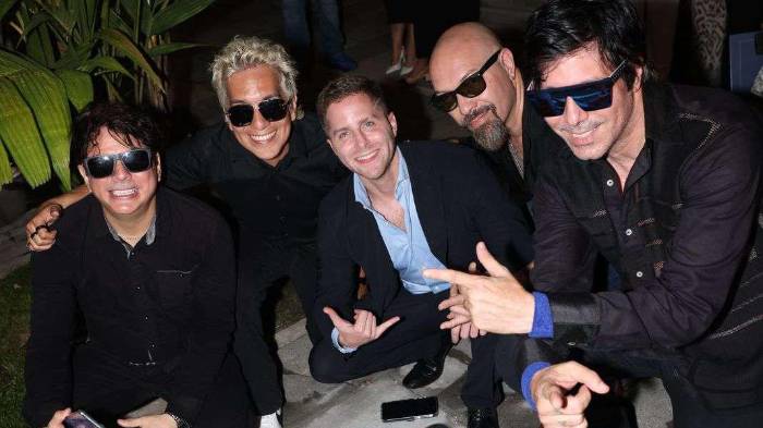 La estrella de Los Rabanes brilla en el ‘Paseo de las Estrellas’ de Panamá, como símbolo del rock latino que puso al país en el mapa musical internacional.