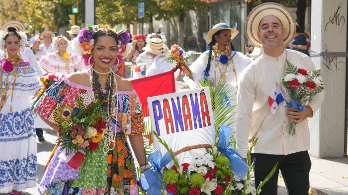 Panameños conquistan Zaragoza con polleras y fe