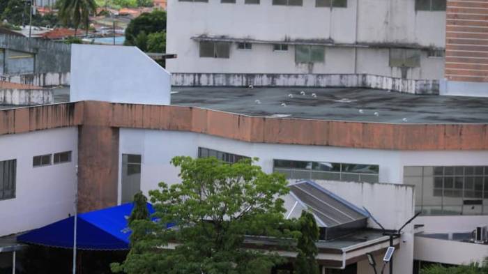 El hombre de 40 años se recupera en el hospital.