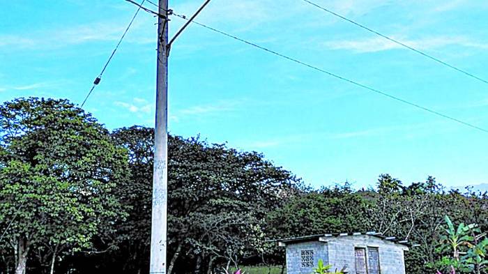 La comunidad de Aguacatal, en el distrito de Calobre, provincia de Veraguas, ha visto finalmente concluido el proyecto que se iniciara en 2017 y que contemplaba la extensión de 4.8 km de línea de distribución eléctrica.