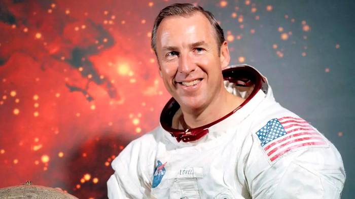 Jim Lovell murió a los 97 años.