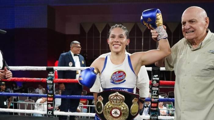 La veragüense celebra su victoria ante la venezolana Yoselin Fernández.