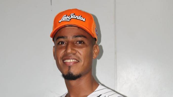 Kenword Burton, lanzador de Los Santos, fue elegido como el Refuerzo Extranjero del Año.