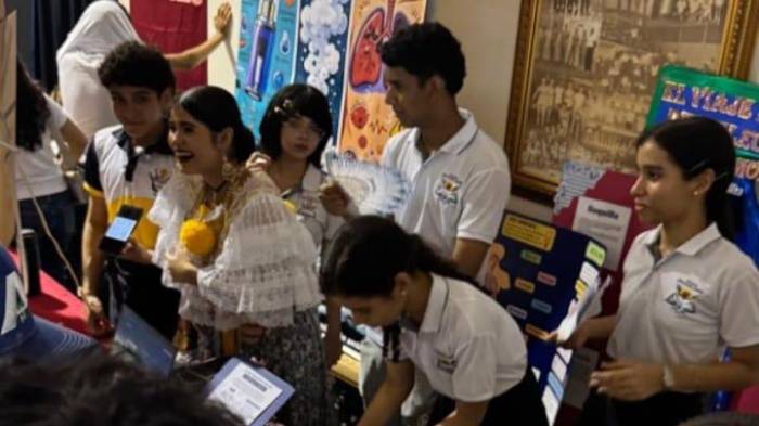 Durante la actividad, el director del Colegio José Daniel Crespo, magíster Jessy Diez Girón, destacó la importancia del trabajo en equipo.