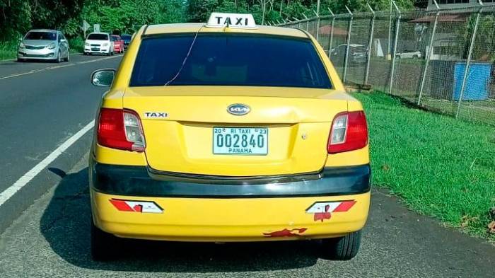Hallan putrefacto a taxista en el maletero de su auto