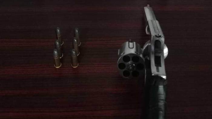 El arma de fuego decomisada será analizada como evidencia clave en el caso.