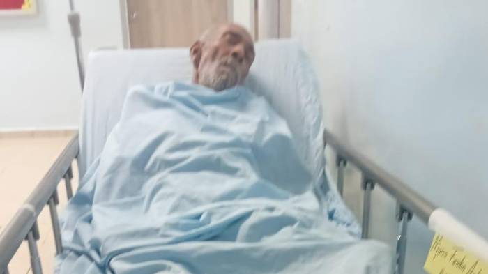 Héroe de 1964 está en un pasillo del Complejo Hospitalario