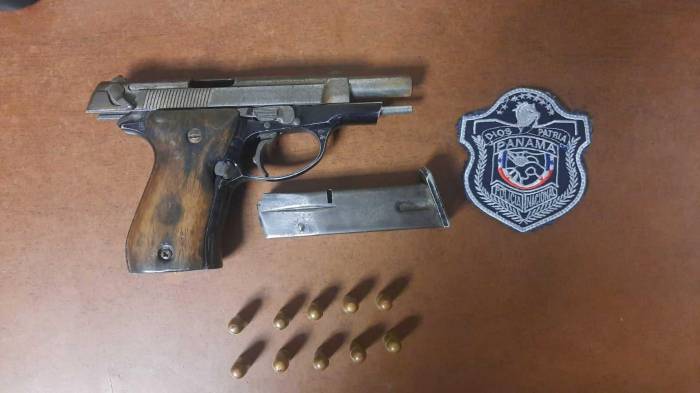Un arma calibre .38, municiones y un proveedor fueron decomisados durante un operativo policial en La Chorrera.