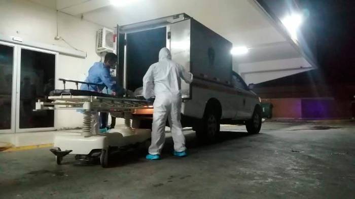 Tras sufrir el fuerte golpe en la cabeza en la caída, la víctima falleció en el hospital.
