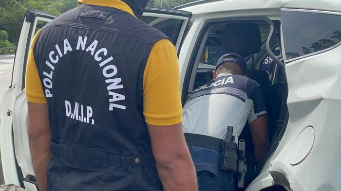 Tras triple colisión se dan cuenta que un auto iba repleto de droga