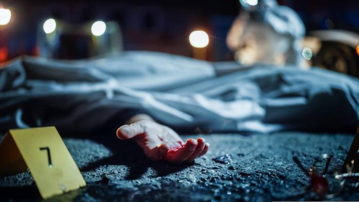 La comunidad continúa consternada por el hecho violento que terminó con una vida truncada y un herido.