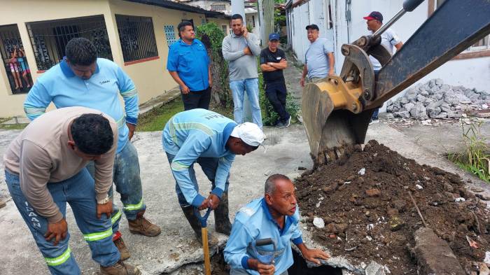 La reparación implicó movilizar maquinaria pesada.