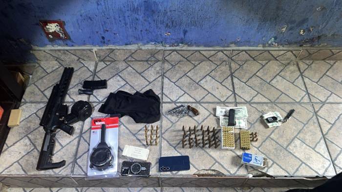 Dos personas resultaron aprehendidas.