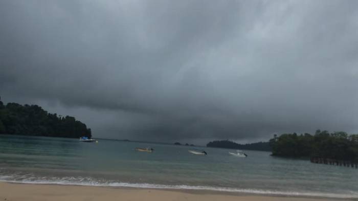 MiAmbiente exhortó a la ciudadanía y a los visitantes a mantenerse informados.