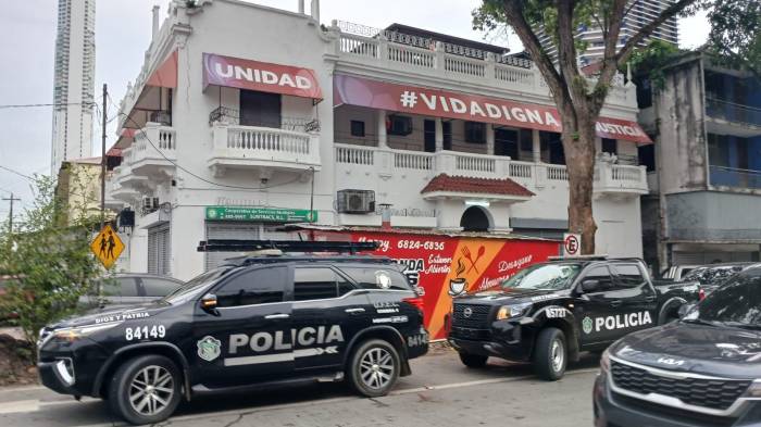 Suntracs publicó un mensaje en sus redes sociales en el que denunciaron que “los funcionarios de @Ipacoop, aprovechando la oscuridad del viernes, han comenzado a llevarse todo el mobiliario de la cooperativa.