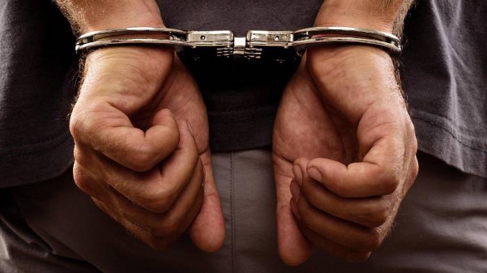 El acusado cometió el delito en abril.