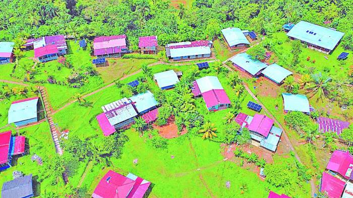 Los estudiantes cuentan ahora con salones alumbrados.