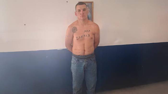 Jurado tenía antecedentes por robo y amenazas con armas.