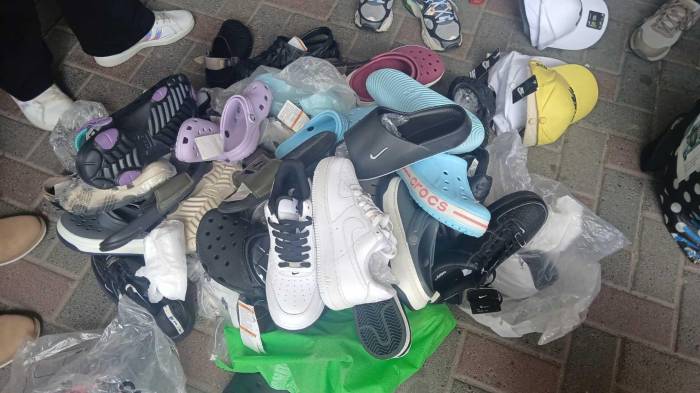 Se incautaron 115 artículos falsificados.