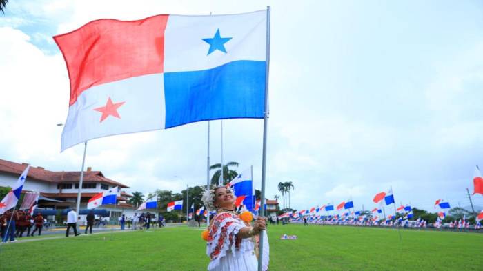 Desfile patrio en la ciudad de Panamá durante las celebraciones de noviembre