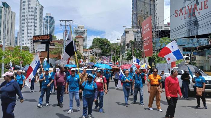 Gremios de docentes protestaron en Calle 50.