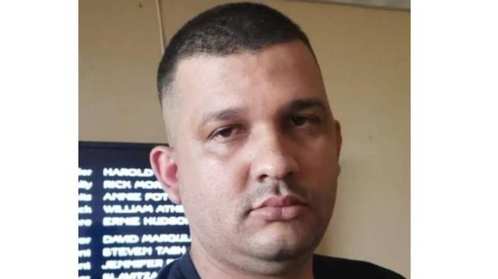 Tras el impacto, el uniformado recibió atención inmediata, pero murió de un paro cardíaco