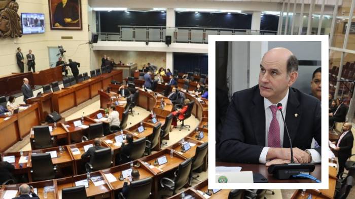 El ministro del MEF, Felipe Chapman estuvo presente.