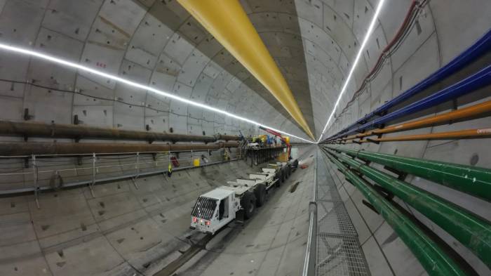 La Tuneladora Panamá avanza hacia Balboa tras completar el cruce del cauce del Canal de Panamá.