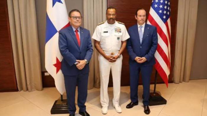 Holsey visitó Panamá el pasado 20 de febrero y, en esa ocasión, analizó con los ministros Ábrego y Martínez-Acha temas relacionados con la seguridad y la migración irregular.