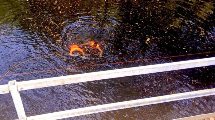 Rescatistas acudieron al balneario donde fue localizado el cuerpo del joven en Los Santos.