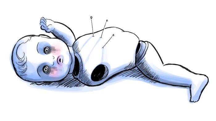 Las investigaciones médicas determinaron que por lo menos la aguja oxidada de coser tenía un mes de estar alojada en el cuerpo del niño, lo que explicaba las marcas en su cuerpo. Eso le causó una septicemia.