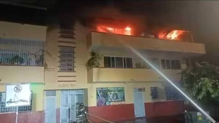 Las llamas consumieron varios apartamentos en el PH Albertina.