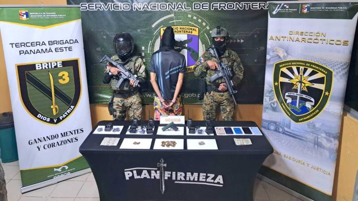 Evidencias decomisadas durante el allanamiento en una residencia de Vía Melo, donde un ciudadano fue aprehendido.