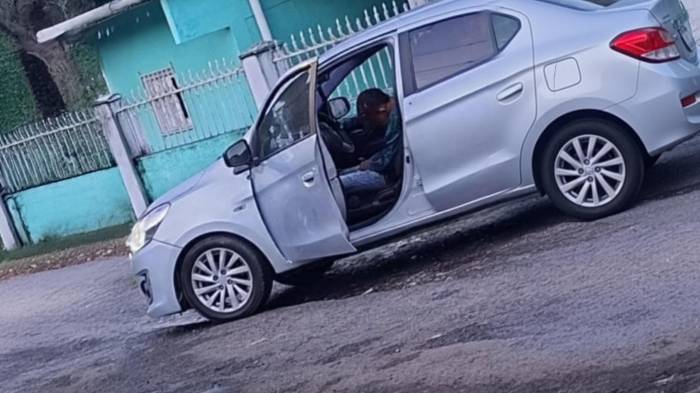 Escena del crimen en Samaria, donde el conductor de inDriver fue hallado sin vida dentro de su vehículo.