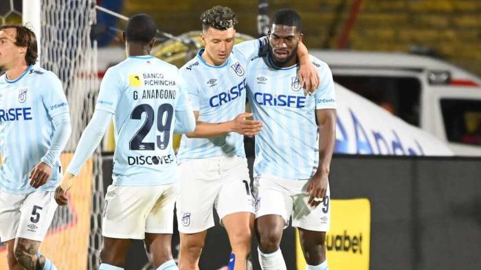 Azarías Londoño (d) celebra su gol ante Técnico Universitario, su cuarto en la Liga Ecuabet 2025.