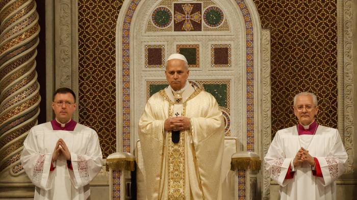 El papa León XIV en su homilía de la misa de la Cena del Señor celebrada en la Basílica de San Juan de Letrán en Roma, Italia, el 2 de abril de 2026.